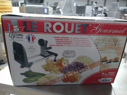 Manual vegetable slicer